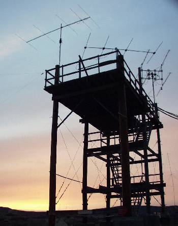 The antenna platform at midnight with the 50 MHz and 432 MHz antennas