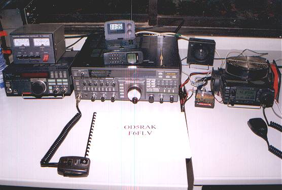 The HF and VHF equipment, note the 'turbo IC&)^' on the right!