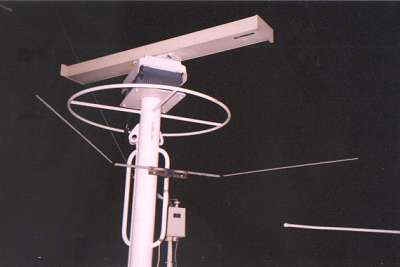 The omni-directional dipole antenna designed for Theo by Pere, PA2VST. Note the radar antennas in close proximity.